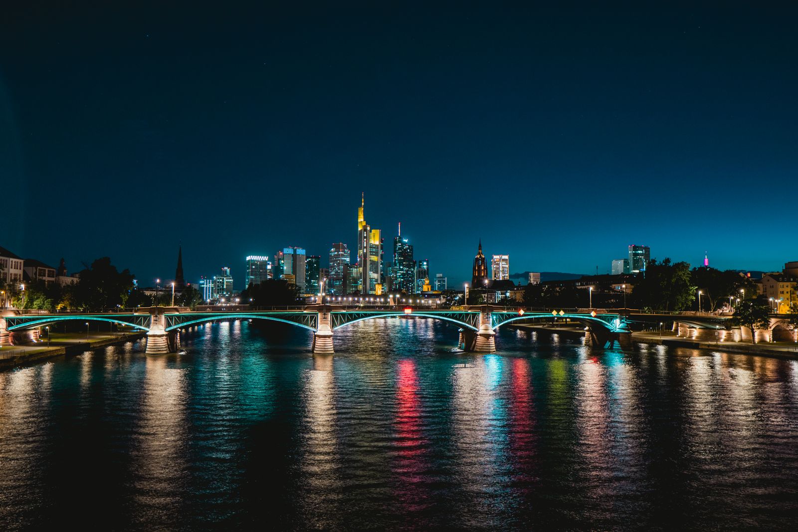 Stiftung gründen in Hessen: Welche Behörde ist zuständig, und welche Rolle spielt Darmstadt?